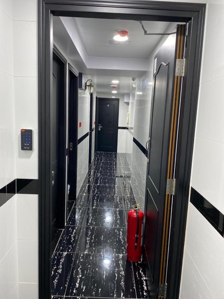 Day And Night Hostel Block D 10Th Floor Hongkong Exteriör bild
